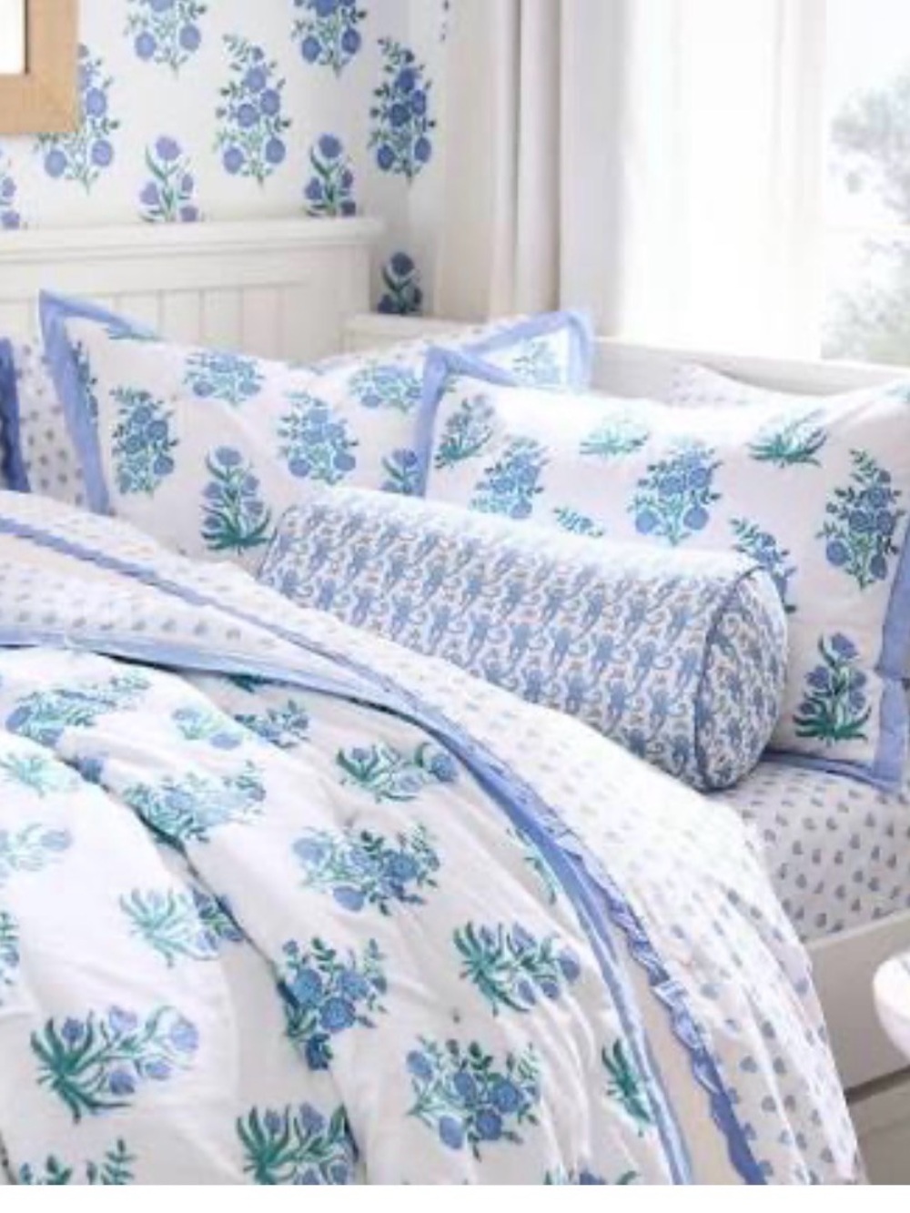 Roller Rabbit & Pottery Barn Teen - Wild Rose Quilt - Twin
